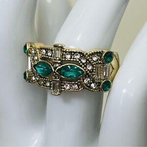 Heidi Daus 🆕 “Fine Line” Green Size 9 Crystals Ring